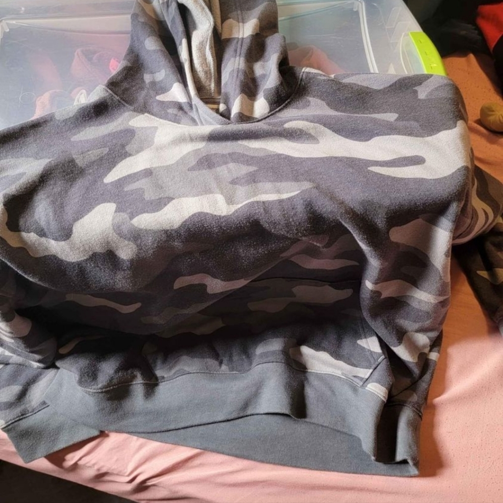 Vs camo pull over